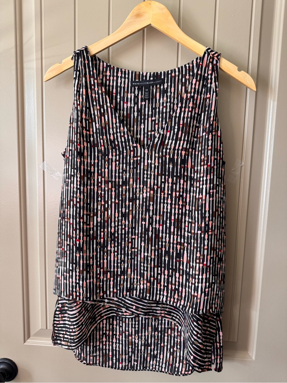 NWOT White House Black Market V-Neck Patterned Blouse in Black and Pink